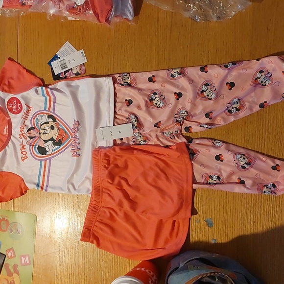 Disney Minnie Mouse 3 piece pyjama set - Picture 1 of 3